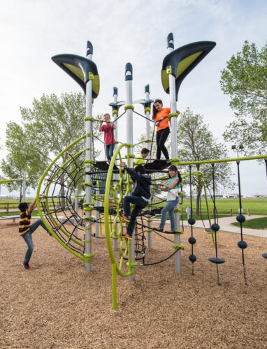 kids climbing on the PlayBooster Netplex®