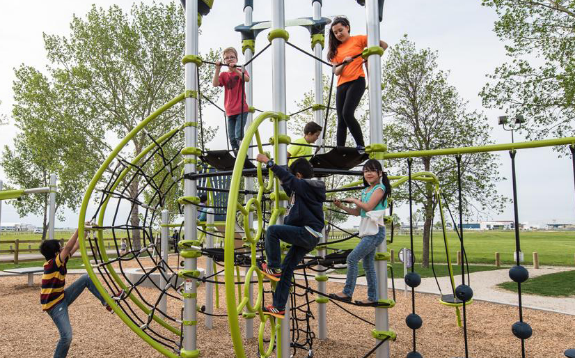 Kids playing on PlayBooster Netplex® equipment