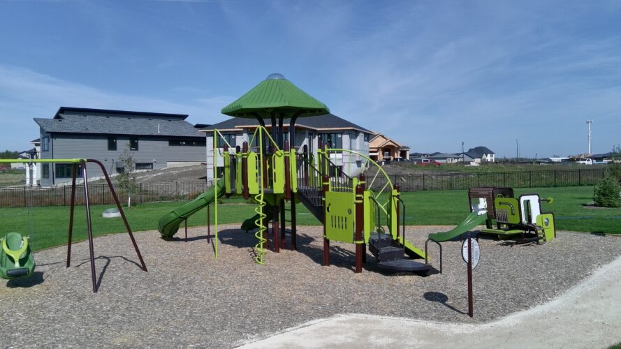 Green swingset, PlayBooster® structure, and Smart Play® Cube.
